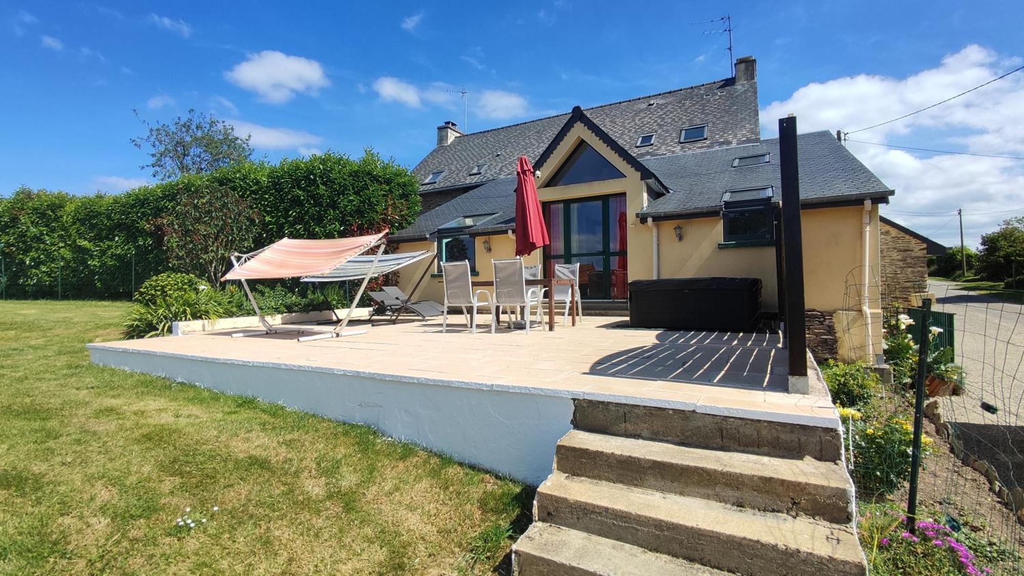 Holiday home Broceliande Calme Breton, Spa, Wifi, Amazon-disney Tv, 4 Lits, Freebox Revolution,draps, Cafe, The Guer
